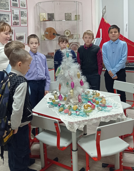 Выставка елочной игрушки.